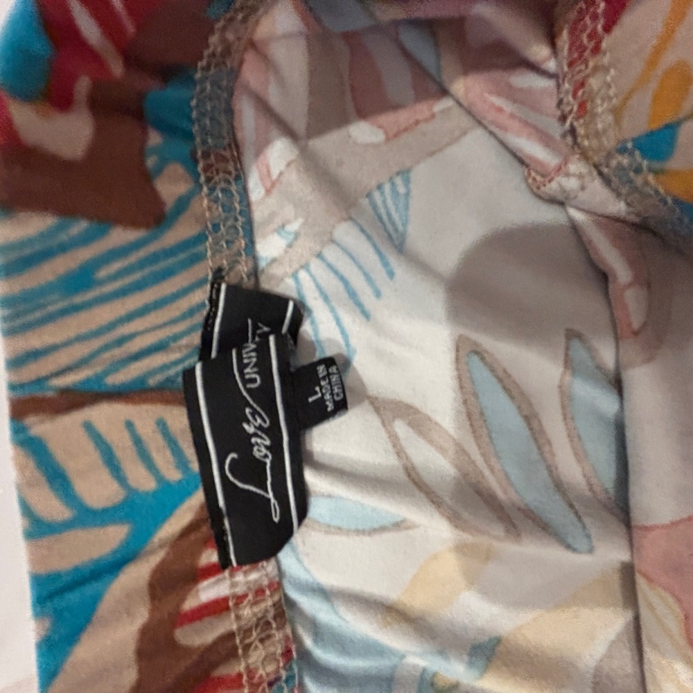 Vivo Multicolor Leaf Pattern Fabric - image 2